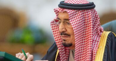 الملك سلمان يطالب بوقف "الجرائم الوحشية" وتوفير الممرات الإنسانية للفل