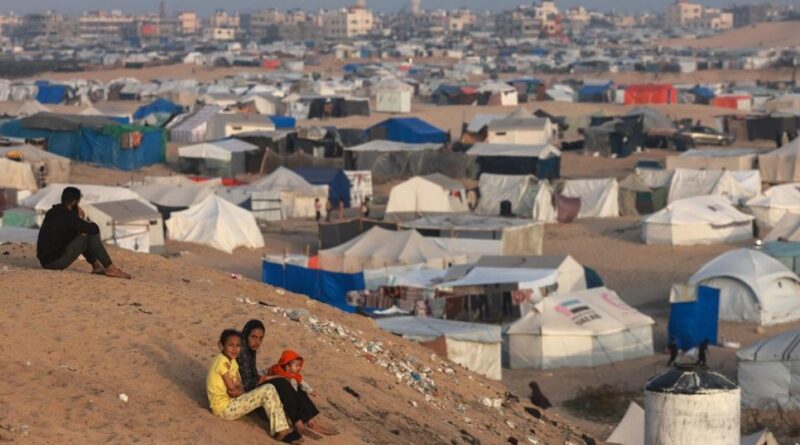 مأساة جديدة أثناء توزيع مساعدات في غزة وجولة تفاوض بالقاهرة