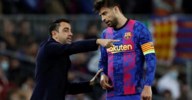 بيكيه يرشح غوارديولا وأرتيتا لتدريب برشلونة ويشكك في رحيل تشافي