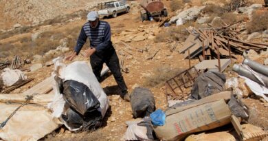مستوطنون يجبرون 5 عائلات من بدو فلسطين على الرحيل