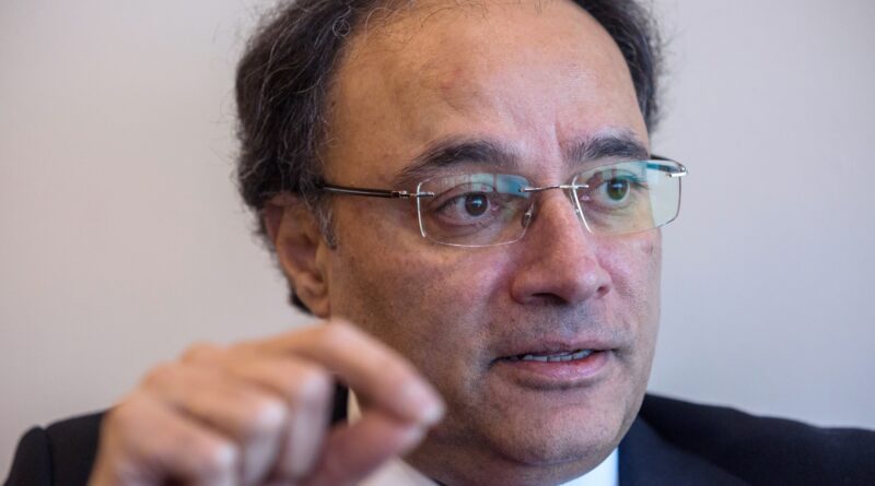 من هو محمد أورنغزيب المكلف بإصلاح الاقتصاد الباكستاني؟