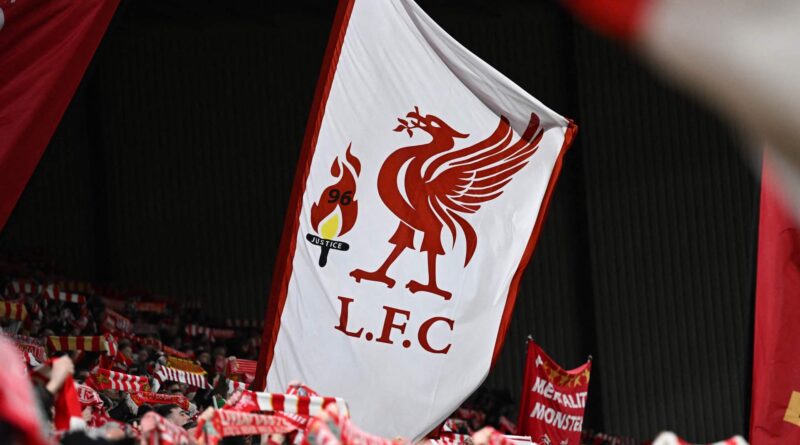 ليفربول ومانشستر يونايتد يكافحان "الهتافات المسيئة"