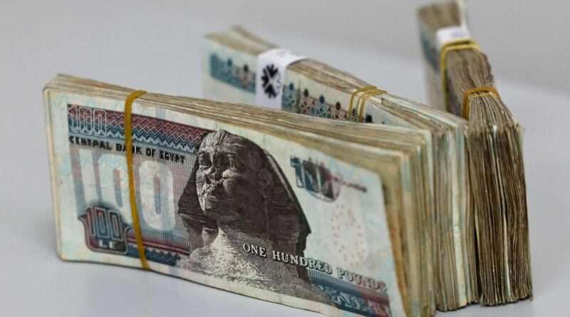 تهاوي الجنيه المصري يشعل منصات التواصل