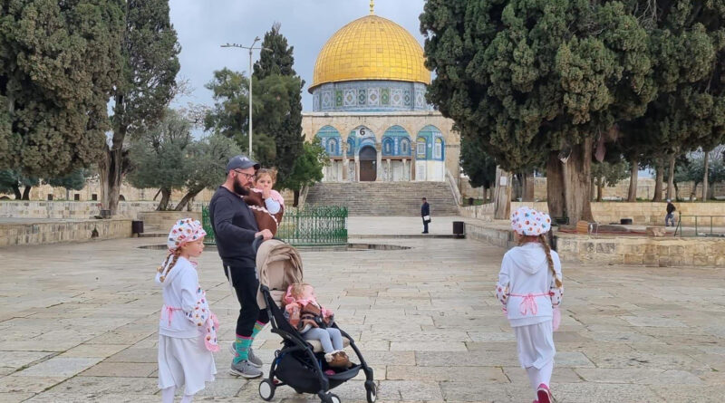 أزياء تنكرية بالأقصى خلال رمضان.. هكذا مرّ اقتحام عيد المساخر