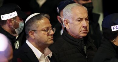 فوق السلطة- أولمرت: حكومة المتطرفين تريد إشعال حرب نهاية العالم