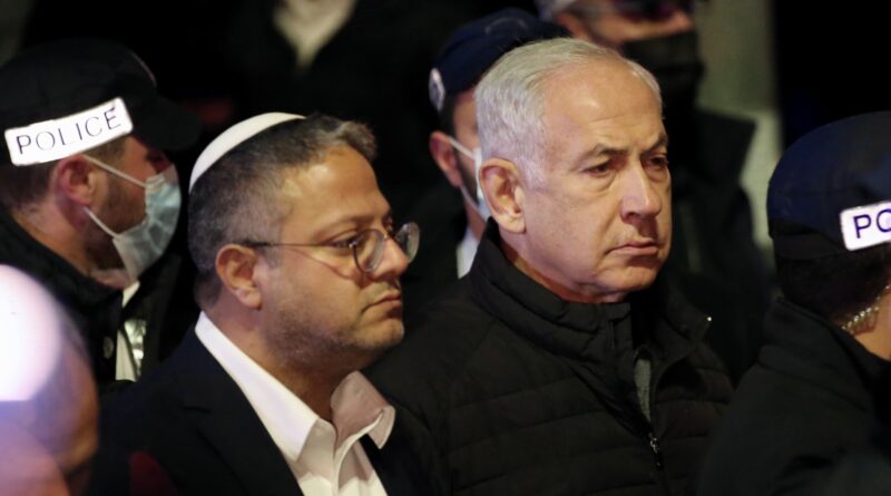 فوق السلطة- أولمرت: حكومة المتطرفين تريد إشعال حرب نهاية العالم