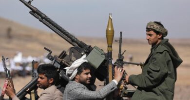 مقتل 11 جنديا بهجوم للحوثيين جنوب اليمن