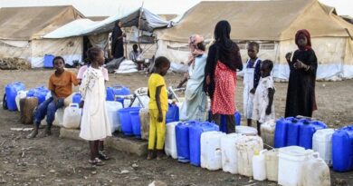 مساعدات تدخل دارفور و"برنامج الأغذية" يحذر من تفاقم الجوع في السودان