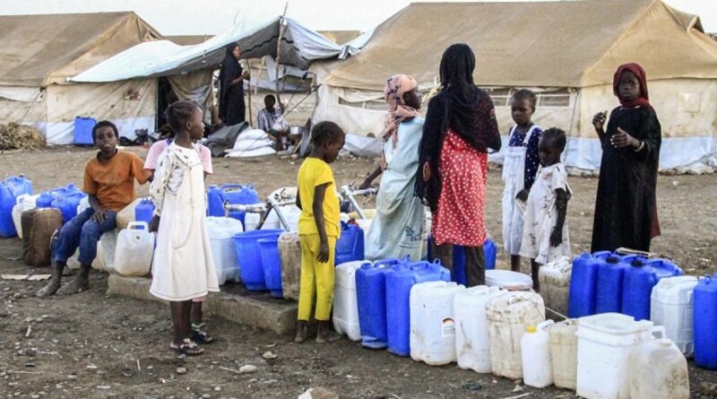 مساعدات تدخل دارفور و"برنامج الأغذية" يحذر من تفاقم الجوع في السودان