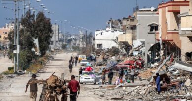 فلسطينيون عائدون لخان يونس: الدمار ورائحة الموت في كل مكان