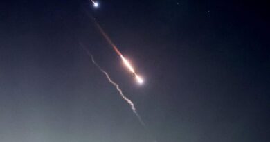إيران تغلق مطاراتها ومجلس الحرب الإسرائيلي يجتمع لبحث الرد