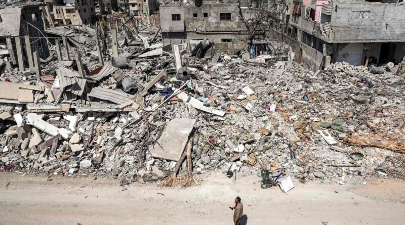 شهداء في تجدد القصف الإسرائيلي لغزة بعد اكتشاف مقابر جماعية