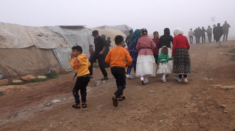 الجزيرة ترصد أجواء العيد في مخيمات النازحين بمدينة إدلب السورية